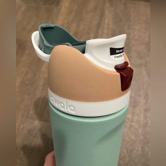 Owala Mint Green Water Bottle 24oz - Picture 3 of 5